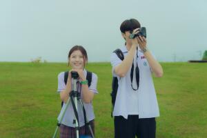 Kim You-jung as Na Bo-ra, Byeon Woo-seok as Poong Woon-ho en 20th Century Girl - Seo Ji Hyung Netflix.jpg