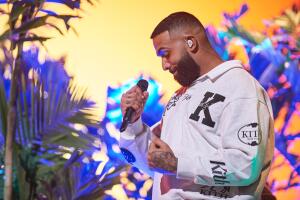 Premio Lo Nuestro 2024: Eladio Carrión en el primer día de ensayos