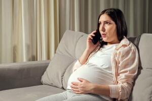 Pregnant,Woman,With,Long,Brunette,Hair,Feels,Contractions,And,Calls