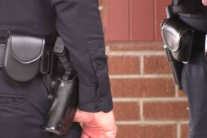 Controversia: 140 escuelas en Arizona tendrán oficiales armados