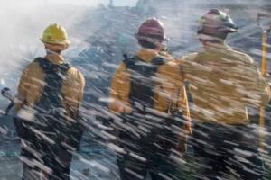 dúo escapa incendio casa vecinos Garden Grove condado de Orange