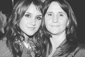 Dulce María y su mamá 2018.jpg