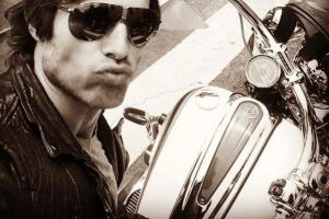 Sebastian Rulli y las motos