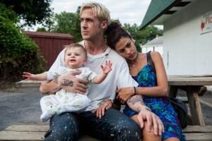 Ryan Gosling y Eva Mendes en 'The Place Beyond the Pines'.jpg