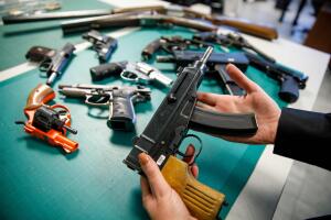 BRITAIN-POLICE-CRIME-GUNS