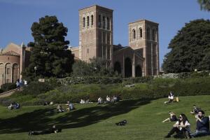 Cancelan visas a estudiantes internacionales de UCLA por presuntas violaciones migratorias