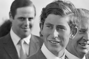 young-prince-charles-1493412613.jpg
