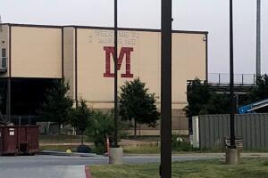 estudiante asesina apuñalamiento manor senior high school texas