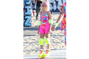 Margot Robbie set película Barbie Grosby.jpg