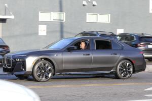 Ben Affleck recientemente adquirió su BMW I7, valuado en más de 100 mil dólares