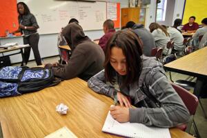 Estudiantes latinos en Estados Unidos mejoran nivel de graduación