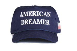 Imagen de la gorra que vende la campaña de Trump por 50 dólares. 