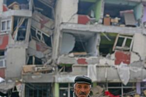 Death Toll Over 400 Following Magnitude 7.3 Earthquake