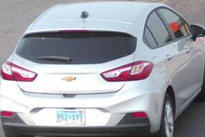  El niño viaja con su padre en un vehículo Chevrolet Cruz 2019