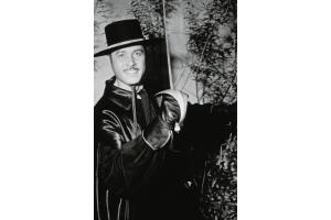 El-Zorro-Guy-Williams-Don-Diego-de-la-Vega-1957-horizontal.jpg