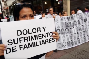 Centenares de mexicanos permanecen desaparecidos, sin que las autoridades emprendan acciones concretas para conocer su paradero. Los familiares de muchos de ellos se han unido para exigir justicia y emprender su propia búsqueda