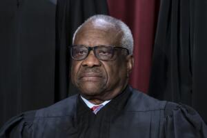 Clarence Thomas lujosos viajes donante republicano