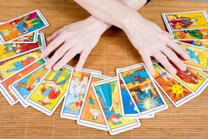 Saiba como se identificar com as cartas do tarô