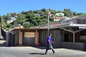 Oficiales de CBP se preparan para la reapertura de la frontera este 8 de noviembre. 