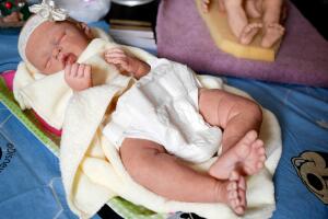 Muñecos que parecen bebes reales