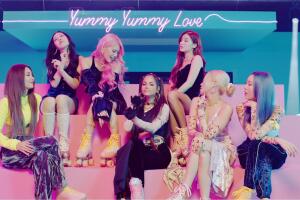 Natti Natasha con MOMOLAND MLD ENTERTAINMENT.jpg