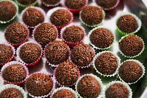 brigadeiros-fit-receita-1116-1400x800.jpg