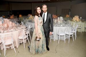 famosos en pareja con simples mortales