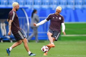 ‘Chicharito’ y Layún se pintaron el cabello para el juego contra Brasil en el Mundial Rusia 2018