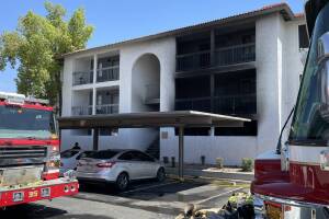 Un niño pequeño murió y una mujer está grave tras incendio en Phoenix