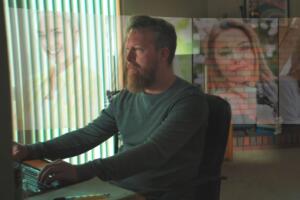 'Amor, acoso, asesinato', película de Netflix