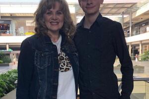 Erika Buenfil con su hijo