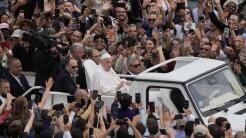 Los extraños rituales para "comprobar" que murió el papa y cómo se elegirá al futuro pontífice