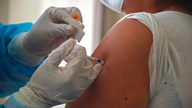 Dónde y cuándo puedes ponerte la vacuna contra el coronavirus en Nueva York