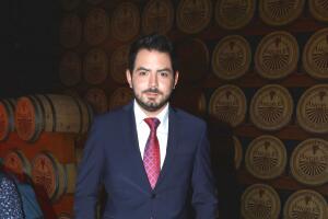 6633-VINOELAMOR23.jpg