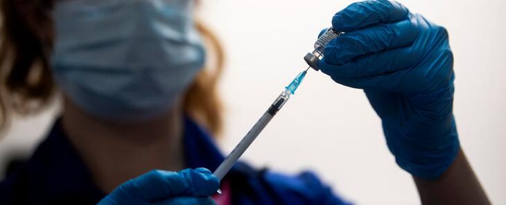 Panel recomienda la aprobación de la vacuna de Pfizer contra el covid-19 en EEUU, las autoridades decidirán pronto