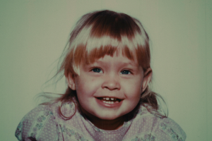 Girl_in_the_Picture_01_25_04_17.png