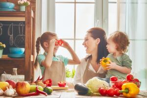 mama-cocinando-hijos-verdura.jpg