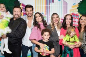 Arturo Peniche junto a toda su familia