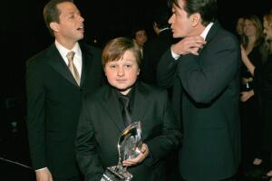Jon Cryer, Angus T. Jones y Charlie Sheen