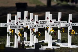 19 niños hispanos y dos de sus maestras fueron acribillados en Uvalde, el 26 de mayo de 2022.
