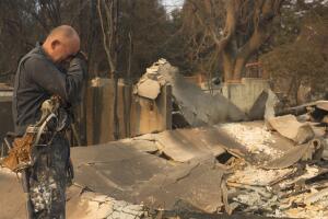 California busca agilizar la reconstrucción para víctimas de incendios en Los Ángeles