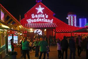 SantasWonderland37.jpg