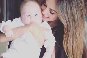 Los 15 momentos más tiernos de Anahí junto a su bebé