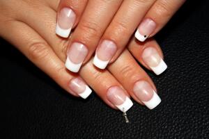 pierced-nails-tendencia-de-unas.jpg