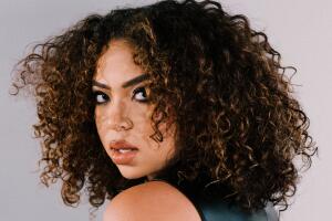 Paola Guanche actuará en la edición 24 del Latin GRAMMY