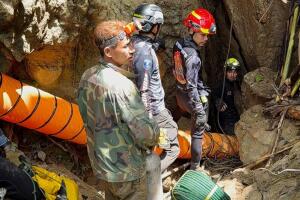LAOS-RESCATE DE CUEVA