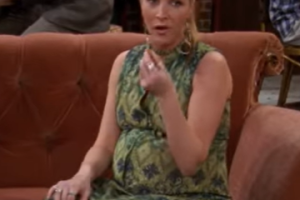 phoebe-pregnant-friends-.png