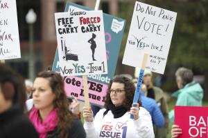 Un evento del grupo Derecho a la Libertad Reproductiva en Columbus, Ohio, antes de las elecciones del 7 de noviembre, en la que la mayoría votó a favor de proteger el aborto en la Constitución estatal