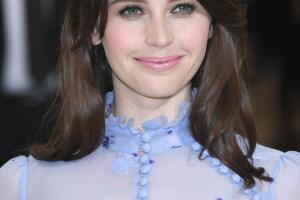 felicity-jones-cabello.jpg