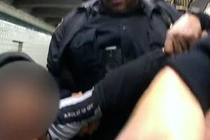 Rescatan a hombre en vías del metro de NY